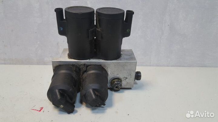 Блок клапанов гидроподвески задний Mercedes S600