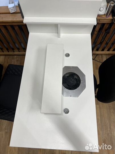 Маникюрный стол с вытяжкой бу