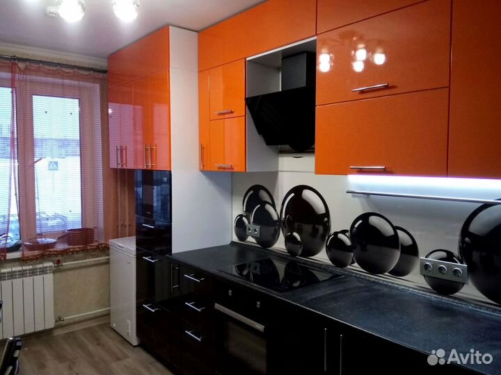 Кухонный гарнитур в современном стиле на заказ