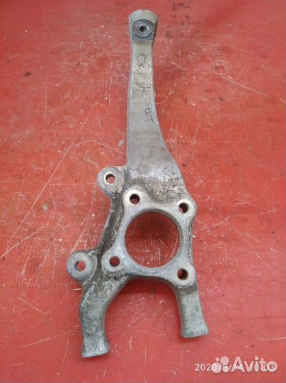 Поворотный кулак (цапфа) передний правый Lexus Gs