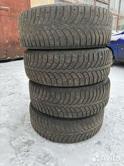 Bridgestone Blizzak Spike-01 255/65 R17