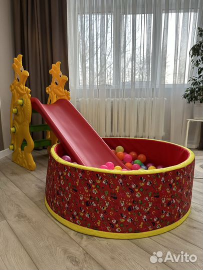 Горка и сухой бассейн