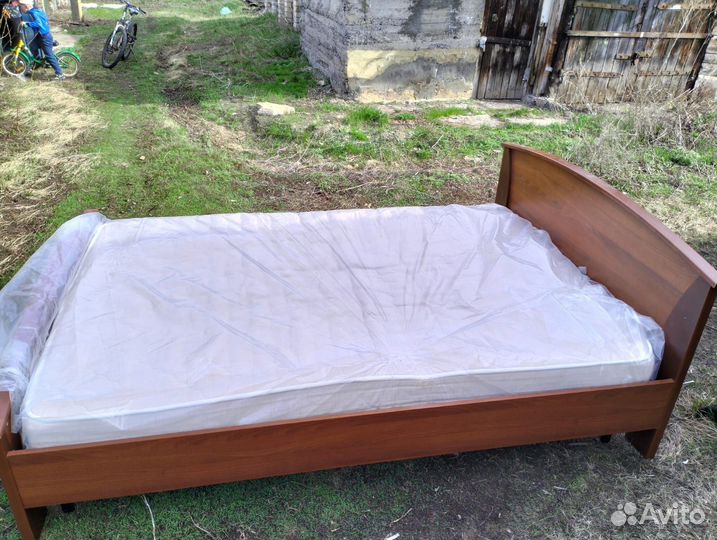 Кровать двухспальная с матрасом бу 140 200