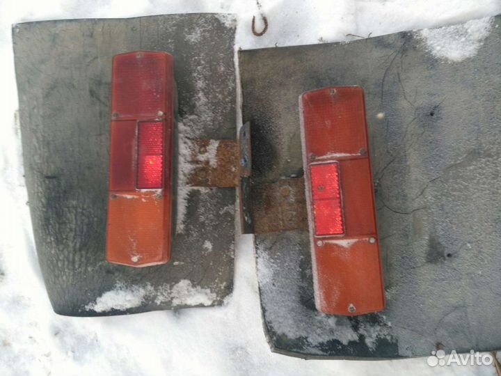 Задние фонари газона