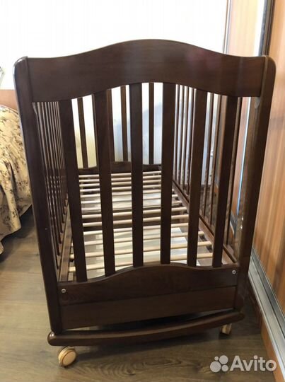 Кроватка дет.из натур. дерева(колесо,качалка,ящик)