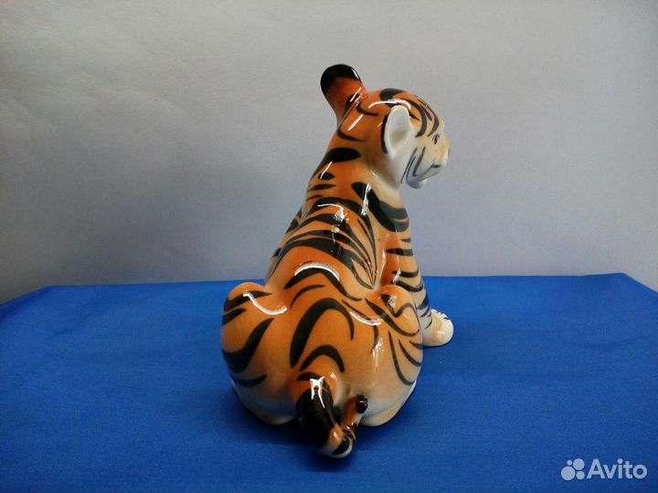 Фарфоровая статуэтка тигр лфз.Символ 2022 года