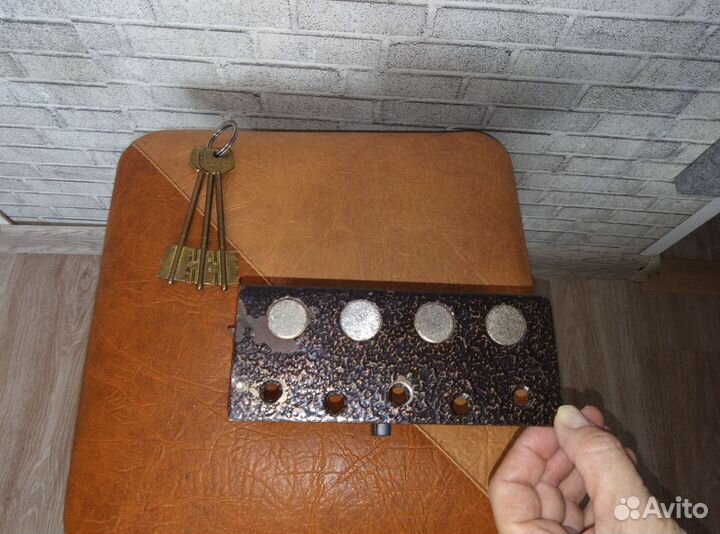 Замок дверной накладной б/у