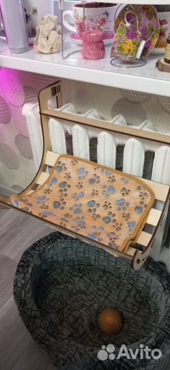 Лежанка для кошек новая.Настенный комплекс