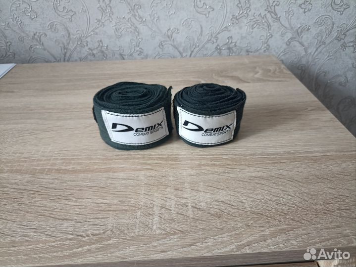 Боксерские перчатки с бинтами