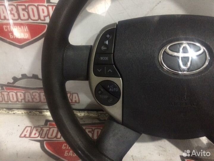 Руль Toyota Prius NHW20 1nzfxe 2010