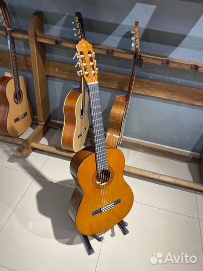 Классическая гитара Yamaha C40 не такая как все)