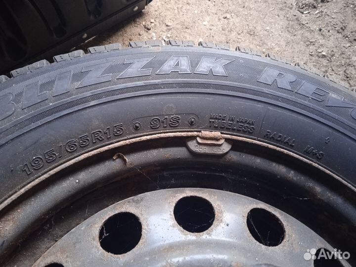 Bridgestone Blizzak Revo GZ 19.5/65 R17