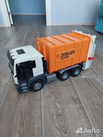 Мусоровоз bruder