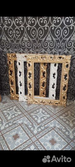 Зеркало в резной раме