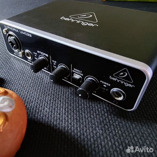 Внешняя звуковая карта behringer u-phoria umc22