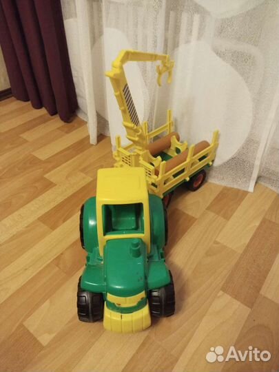 Игрушка трактор