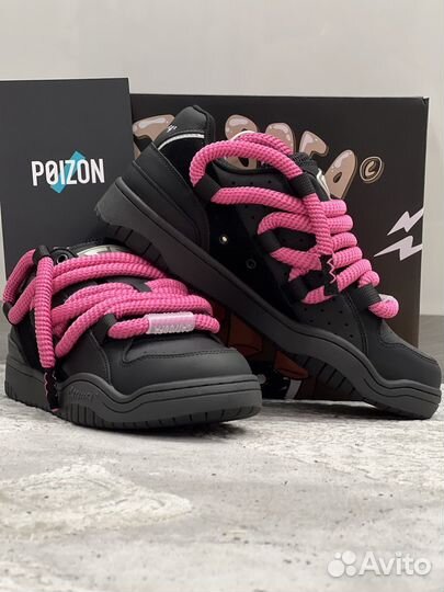 Cat&sofa black pink на руках