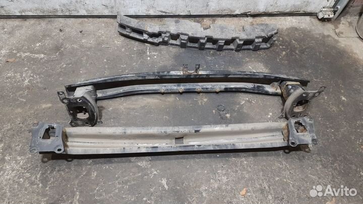 Усилитель переднего бампера для VW Golf 5 GTI