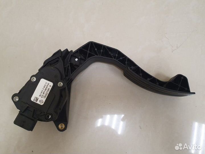 Педаль газа электронная Renault Logan L8 K7M812