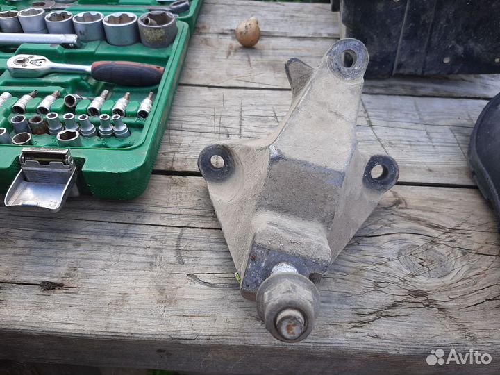 Кронштейн крепления кпп ford focus 1