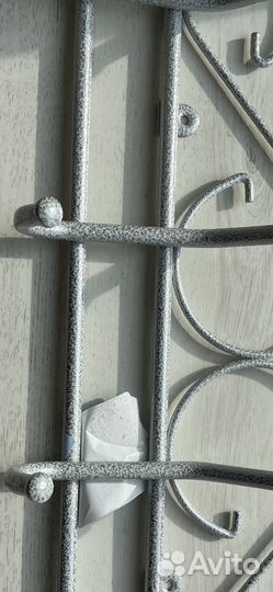 Вешалка настенная металлическая