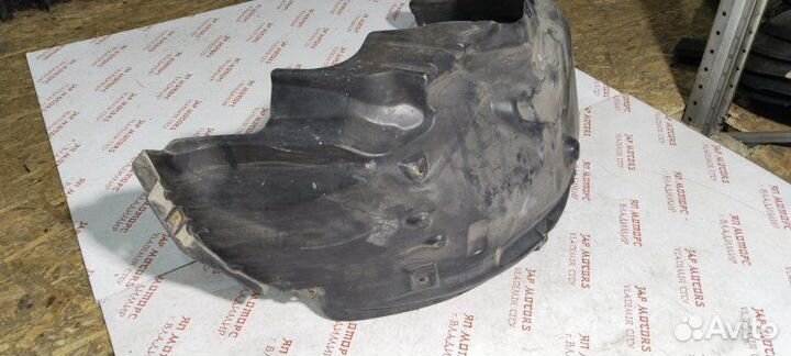 Подкрылок передний левый Land Rover Discovery 3