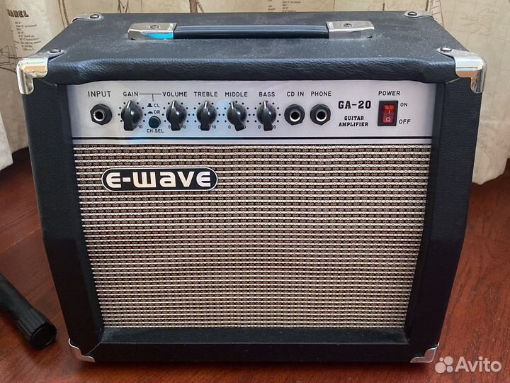Гитарный комбоусилитель 20 ватт e-wave