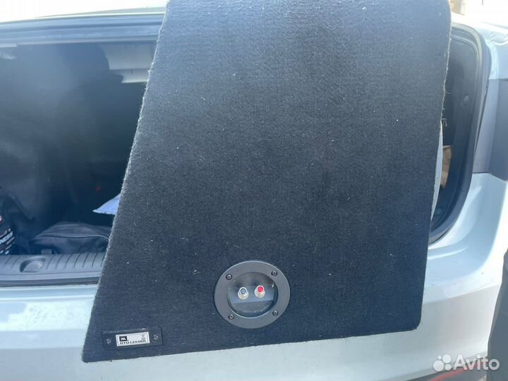 Сабвуфер jbl