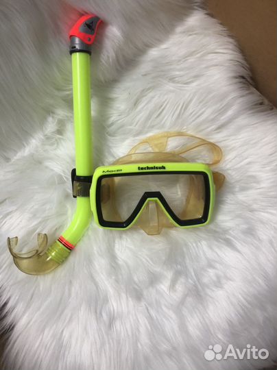 Маска с трубкой для плавания