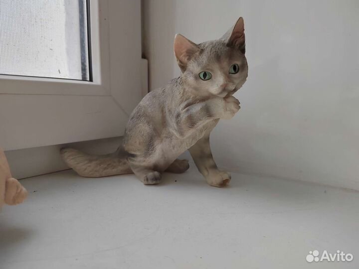 Статуэтка кошка