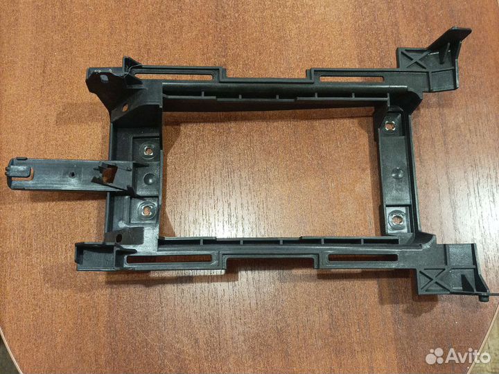 8K0863531A Кронштейн консоли ауди