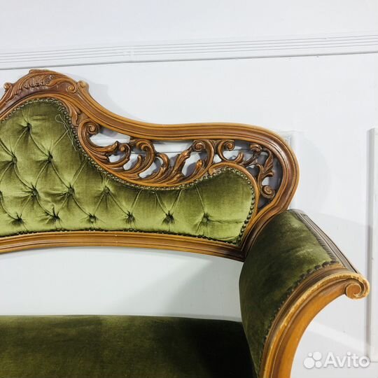 Антикварная кушетка из ореха середины хх века