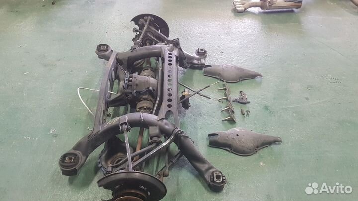 Задний подрамник в сборе на Mercedes-Benz W140