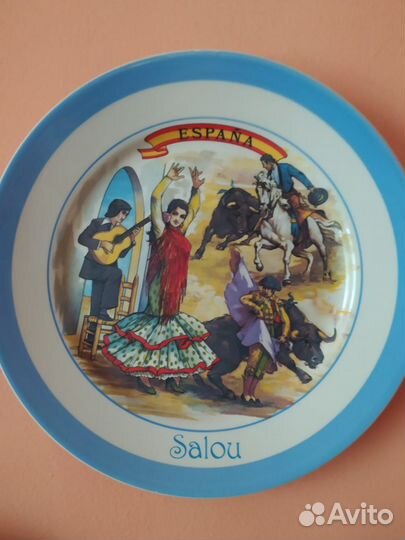 Декоративные тарелки-сувениры разных стран