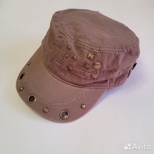 Кепка летняя на заклепках универсальная