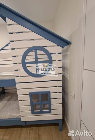 Детская двухъярусная кровать