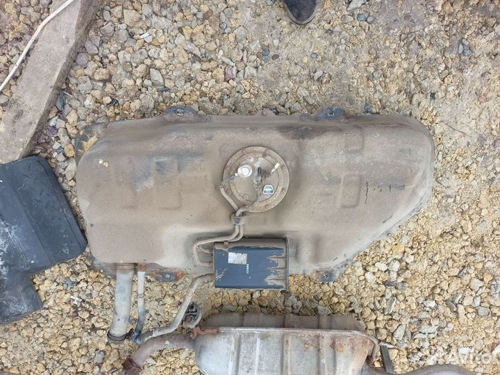 Топливный бак в сборе Kia Rio 2 jd