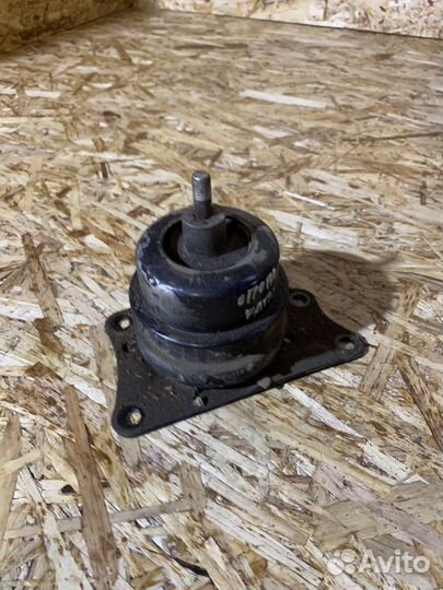 Опора двигателя правая Skoda Fabia 2 00-15