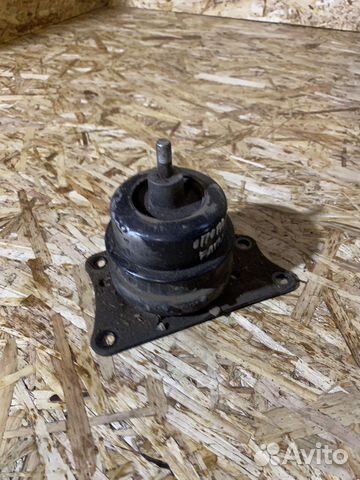 Опора двигателя правая Skoda Fabia 2 00-15