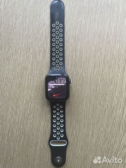 Часы apple watch se 40 mm nike