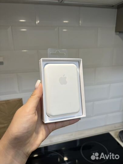 Портативная зарядка MagSafe