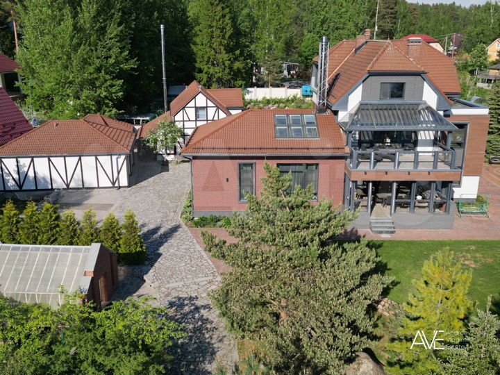 Дом 700 м² на участке 100 сот.