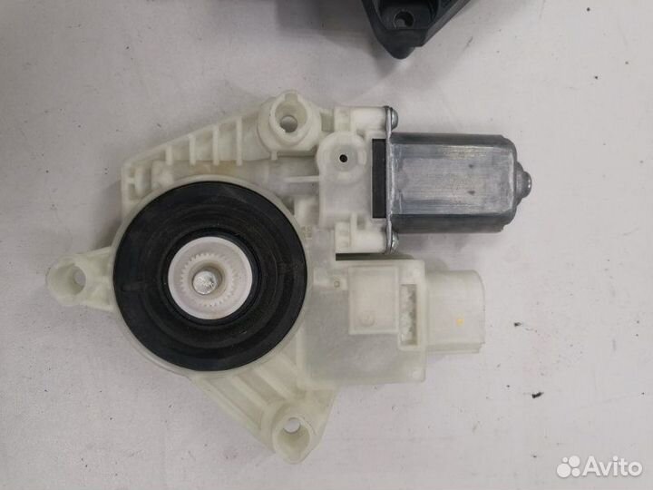 Мотор стеклоподъемника задний левый Bmw X3