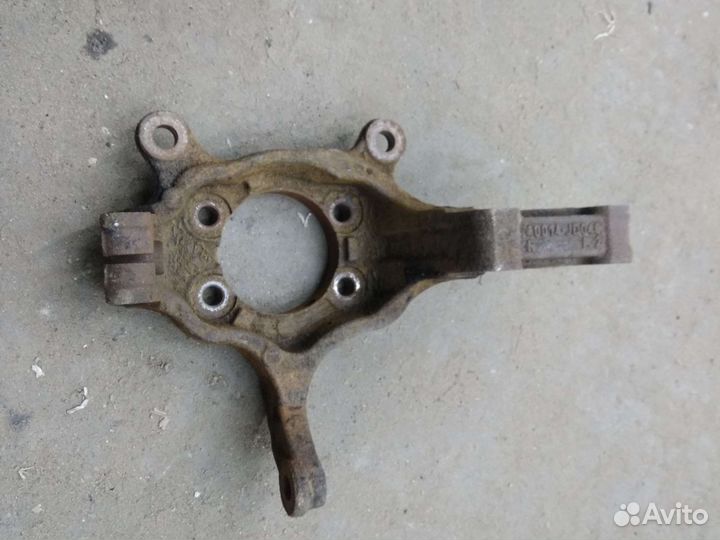 Кулак передний правый nissan qashqai j10