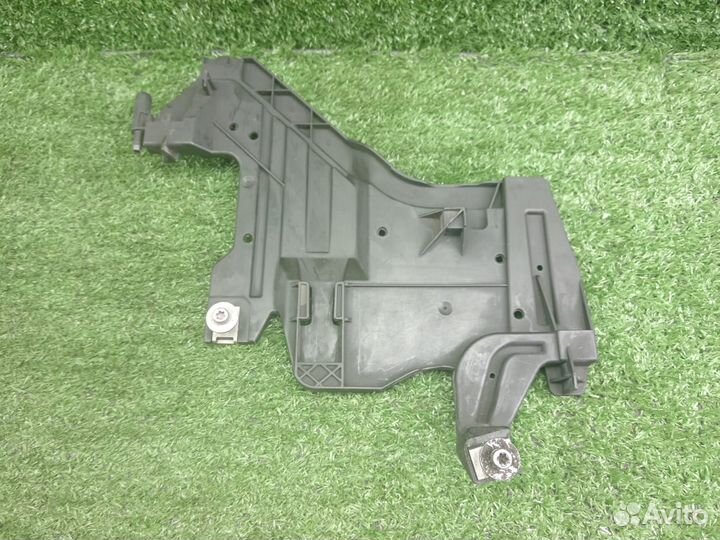 Площадка крепления правой фары Audi A4 B8 8K