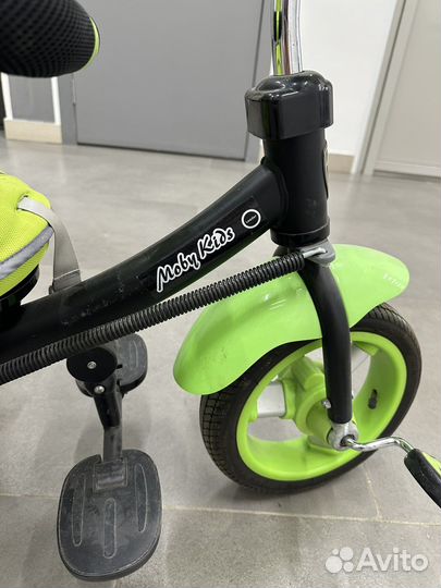 Детский велосипед с ручкой Moby Kids