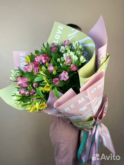 Букет - гигант из 25 альстромерий