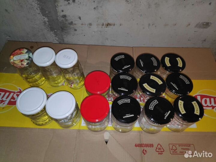 Банки разных объемов, бутылки 1 литр