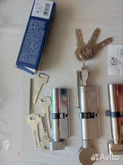 Замок дверной личинка