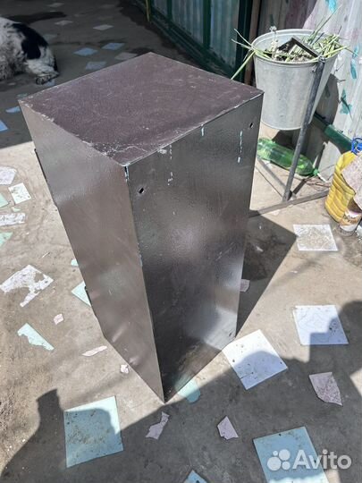 Сейф металлический